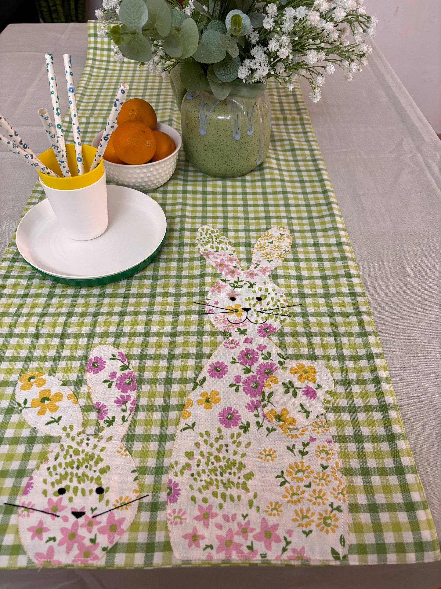 Checks 4-seater table runner