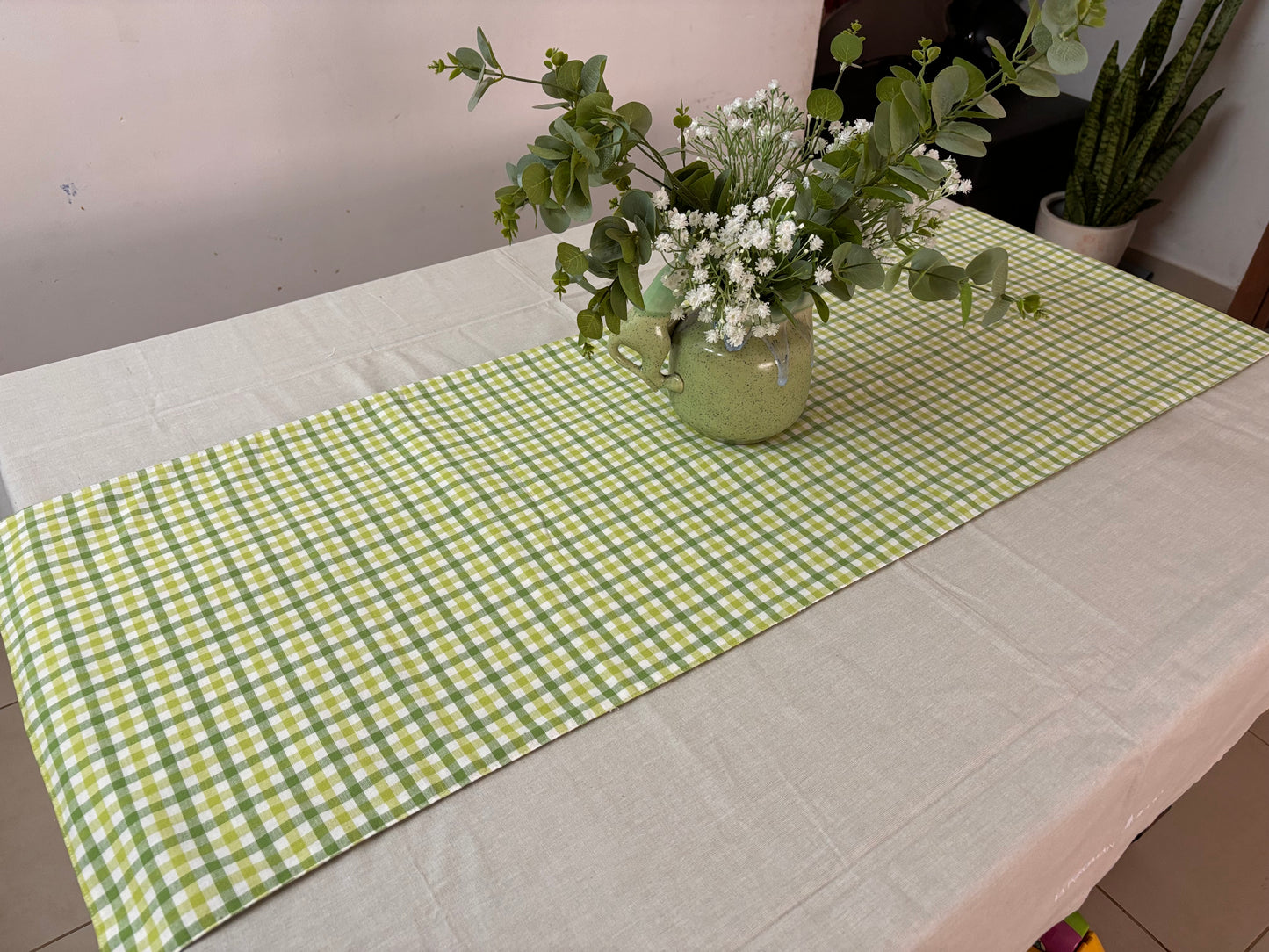 Checks 4-seater table runner